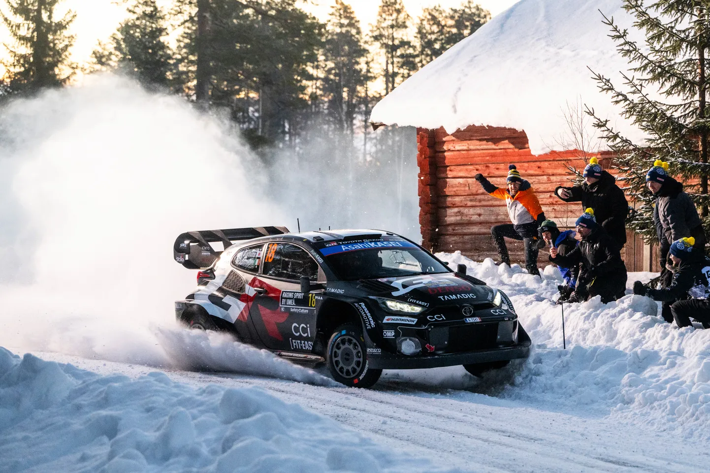 Toyota sõitja Takamoto Katsuta Rootsi talverallil.