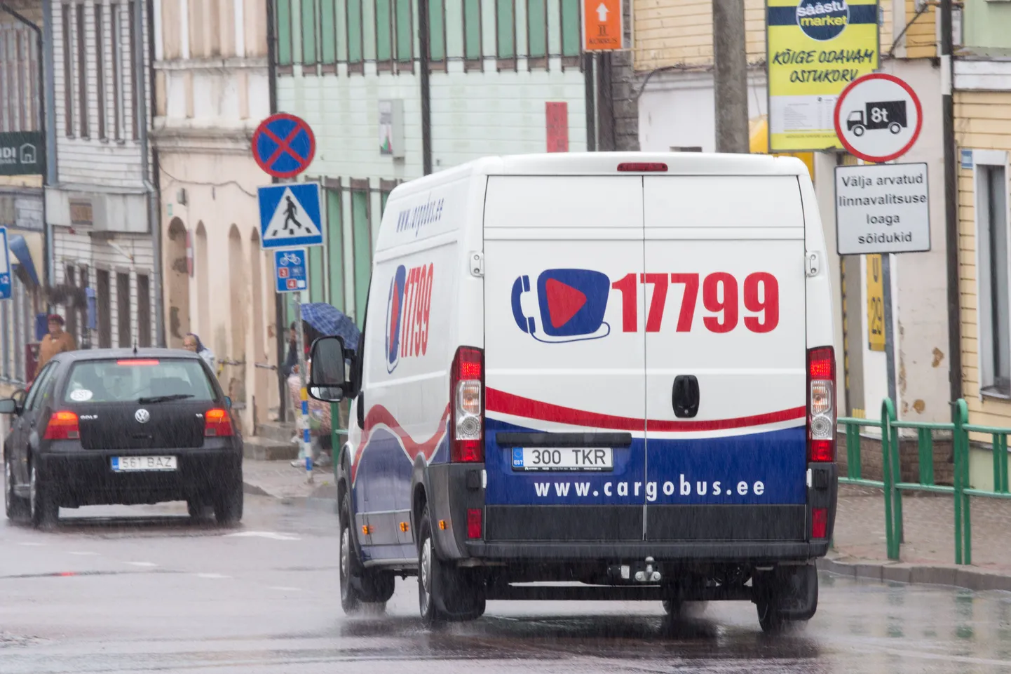 Cargobusi väikebuss.