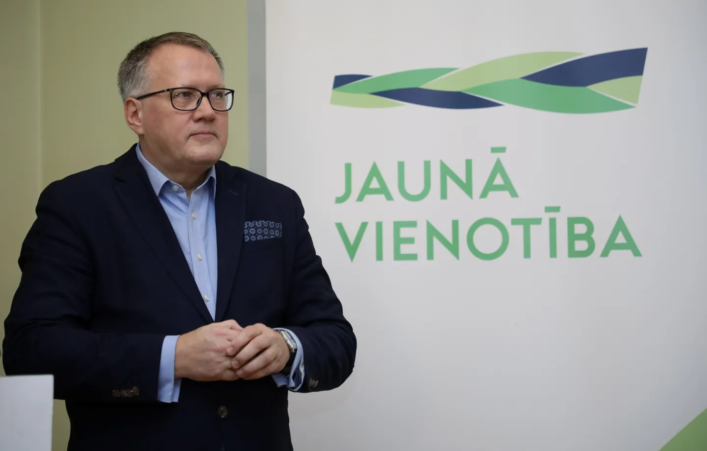 Partijas "Vienotība" valdes priekšsēdētājs Arvils Ašeradens piedalās partiju apvienības "Jaunā vienotība" preses brīfingā par gatavošanos Rīgas domes ārkārtas vēlēšanām.