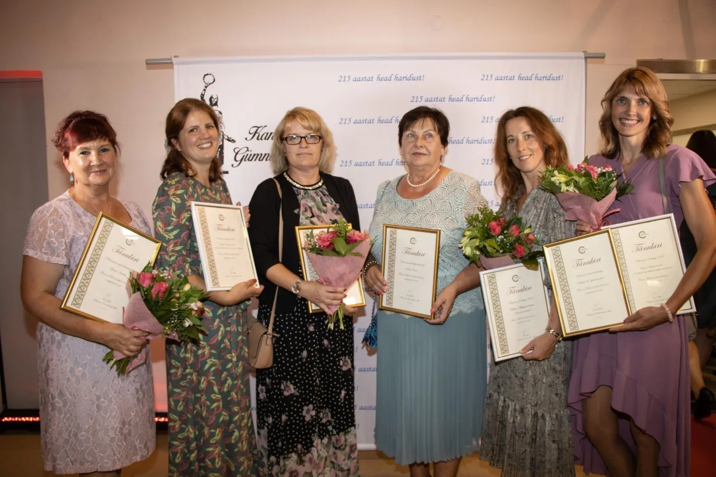 Tunnustuse pälvinud Räpina gümnaasiumi õpetajad: aasta klassiõpetaja Marika Aruküla, haridusvaldkonna edulugude konkursi finalist Kai Karell-Narrusk, aasta põhikooli aineõpetaja Karin Tuul, aasta õppeasutuse juht Meeri Ivanov, aasta haridusteo eestvedajad Kätlin Neimann ja Kristi Talvik.