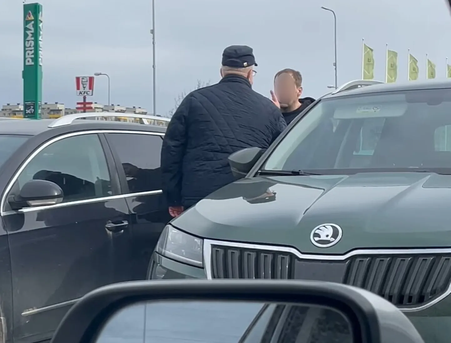 Meeste vahel läks ägedaks sõnavahetuseks.