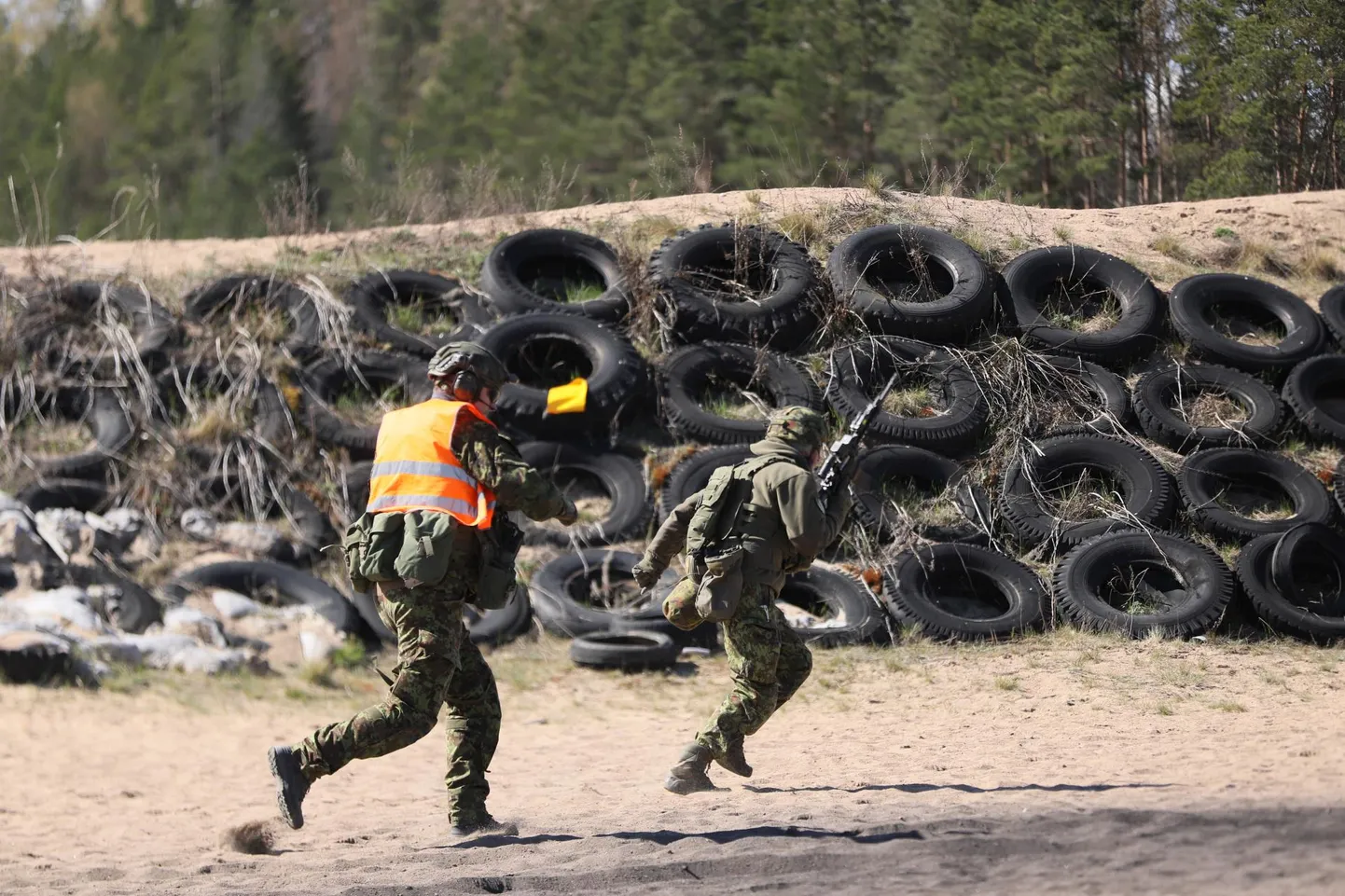 Viru maleva maakaitsekompanii kaarnad harjutasid enne Siili laskmist.