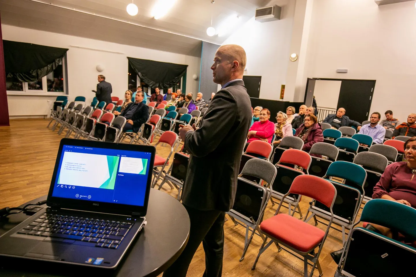 Tori vallavanem Lauri Luur ärgitas Sauga külade elanikke 25. novembril toimuval rahvaküsitlusel arvamust aval­dama.