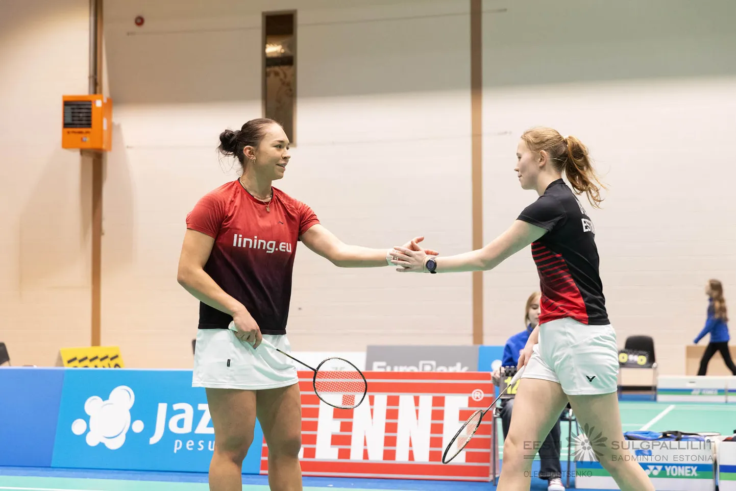 Naiste paarismängus edenesid poolfinaali kaks tartlannadest koosnevat paari. Catlyn Kruus (vasakul) ja Ramona Üprus surusid poolfinaalis välja koosluse Maria Korjagina (Ukraina) ja Kaja Ziolkowska (Poola).