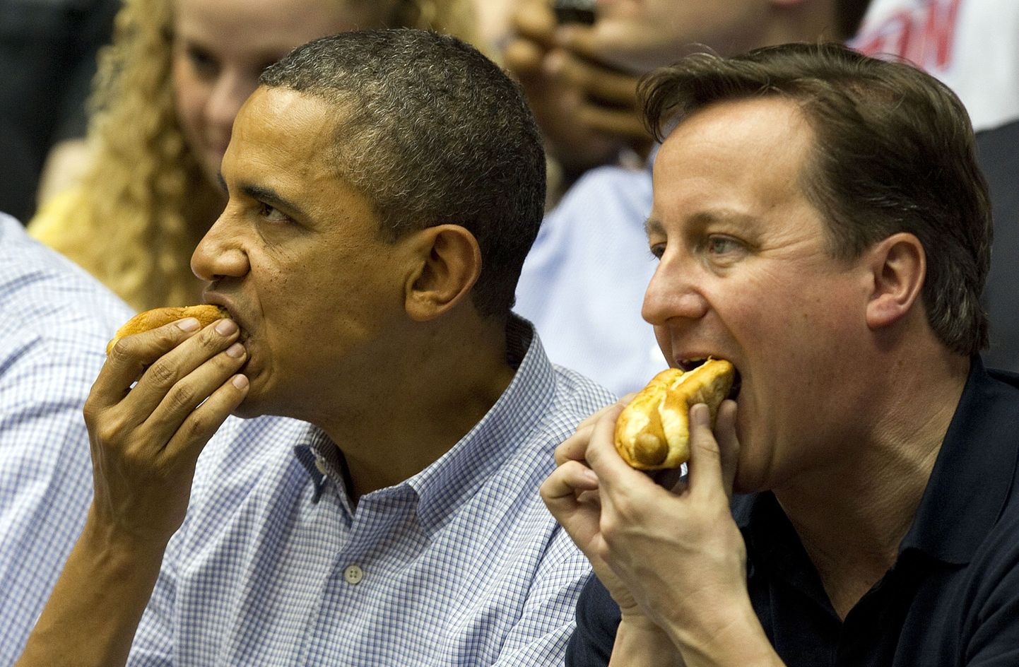 USA president Barack Obama ja Suurbritannia peaminister David Cameron korvpalli vaatamas.