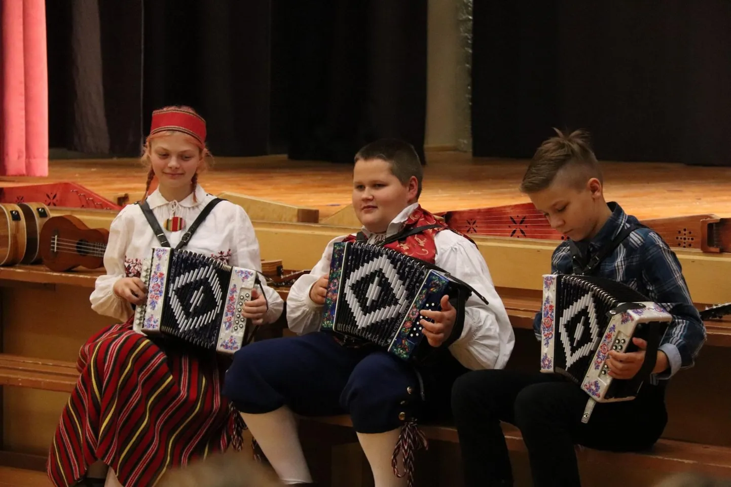 Üle-eelmisel nädalal tähistas Albu põhikool 99. aastapäeva peo ja sügiskontserdiga, järgmisel aastal on vilistlaste kokkutulekul laval kõik õpilased.