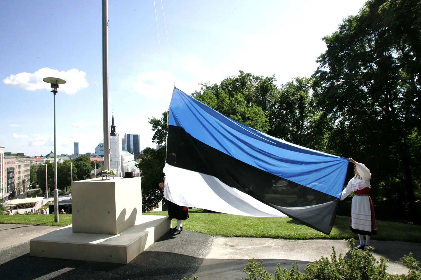 Harju mäe uuel lipuväljakul heisati Eesti lipp esmakordselt 20. augustil.