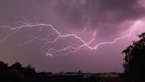 Lõuna-Eesti ilma varitseb äikeseoht, võimalik on rahe