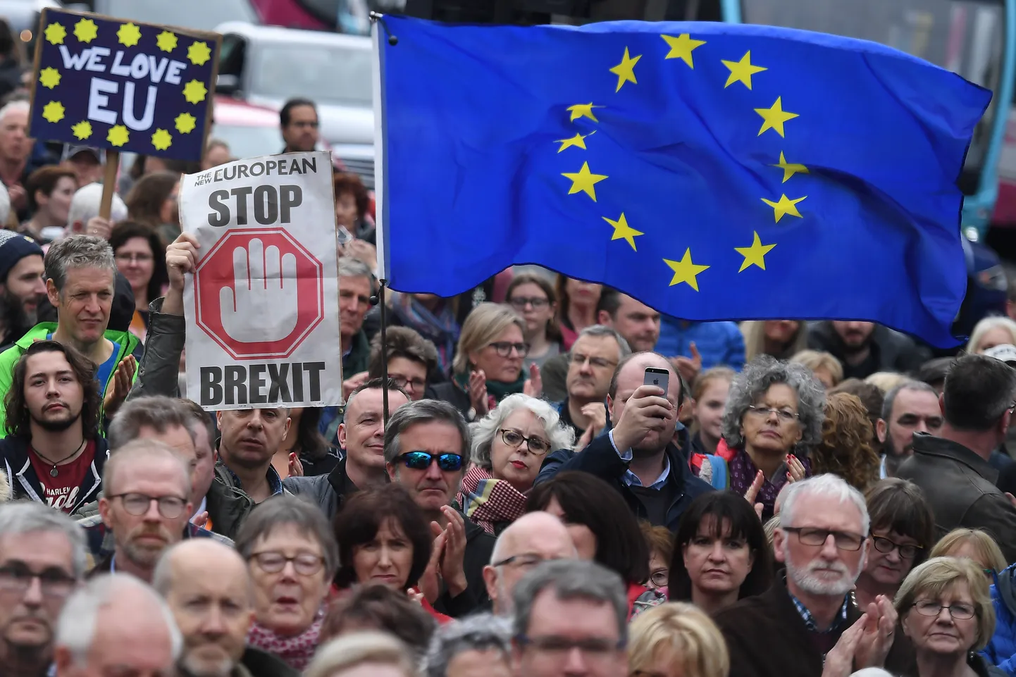 Protestijad Brexiti vastasel meeleavaldusel Põhja-Iirimaal, Belfastis, 20. oktoobril 2018. a.