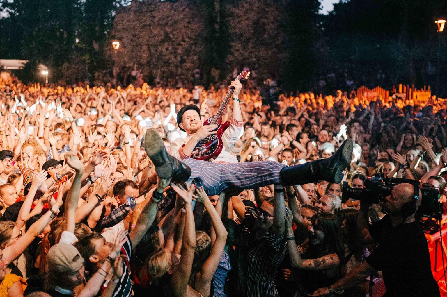Neljapäeva õhtul hullutavad Kirsimäel rahvast Zetod. Fotol hetk nende 2019. aasta kontserdilt.