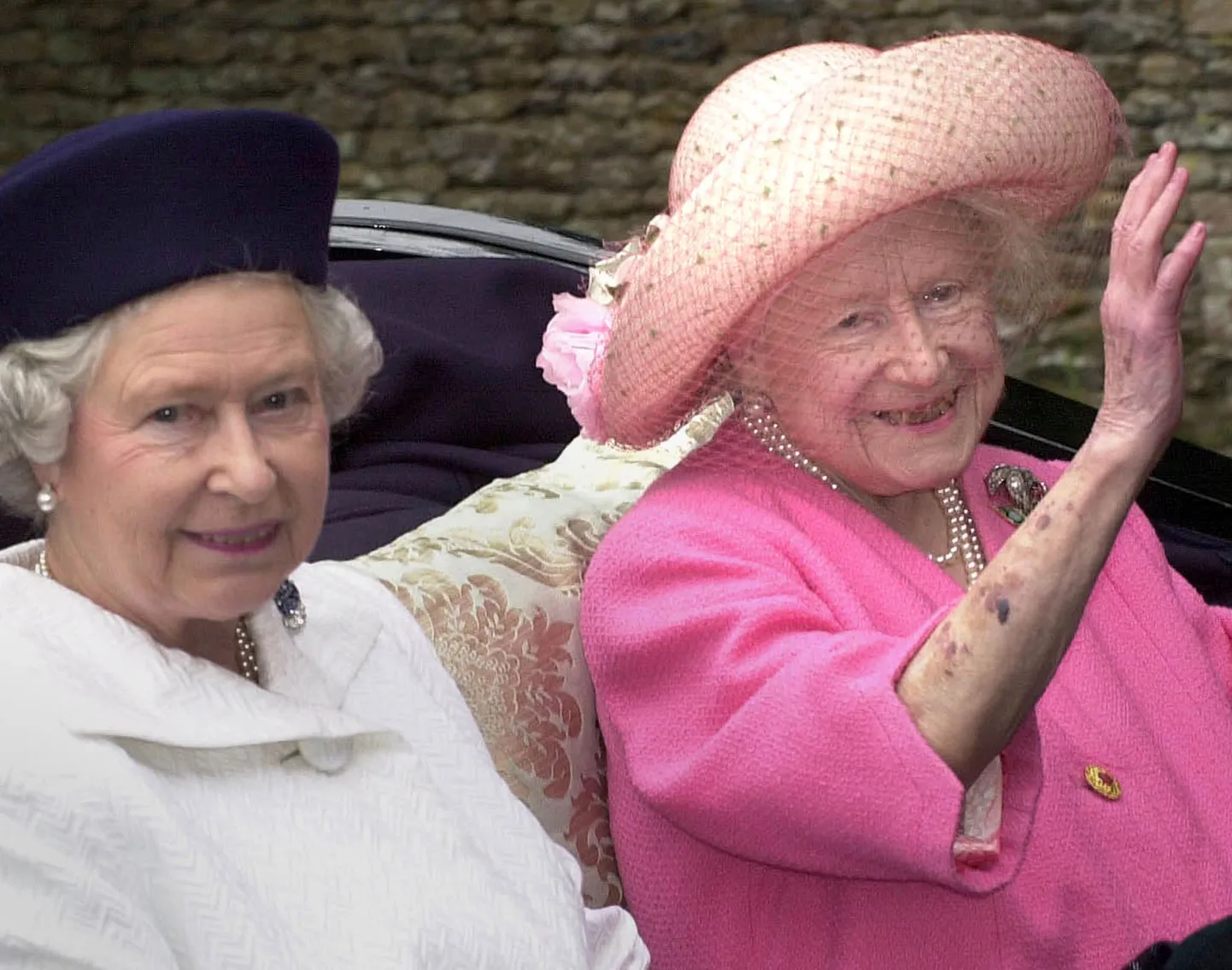 Kuninganna Elizabeth II kuninganna emaga.