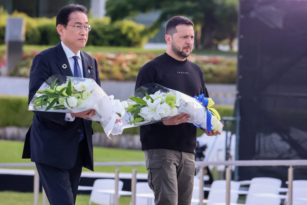 Jaapani peaminister Fumio Kishida ja Ukraina president Volodõmõr Zelenskõi mälestavad Hiroshima ohvreid pärast G7 kohtumist Jaapanis 21. mail 2023