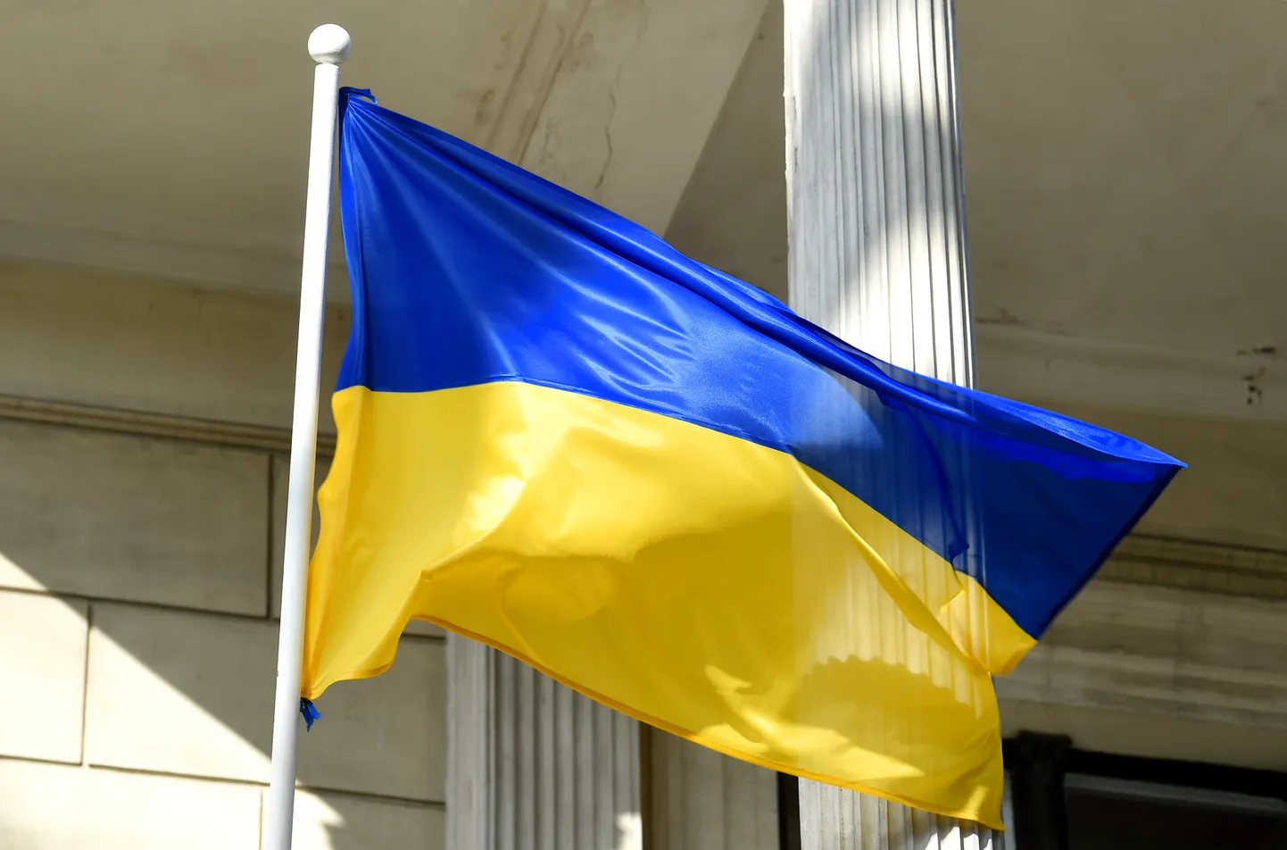 Paula Stradiņa Medicīnas vēstures muzejs iepretim Krievijas vēstniecībai izkāris Ukrainas karogu, paužot nosodījumu Krievijas militārajai agresijai pret Ukrainu. Ilustratīvs attēls.