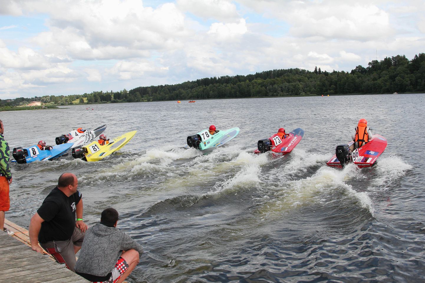 Pildil nädalavahetusel toimunud veemotospordi võistlus Viljandi järvel.