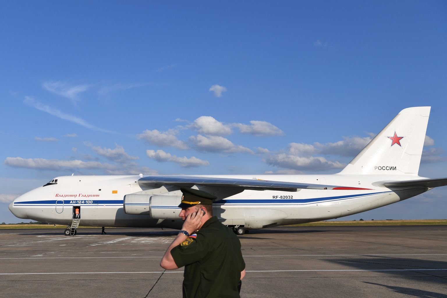 АН-124; иллюстративное фото