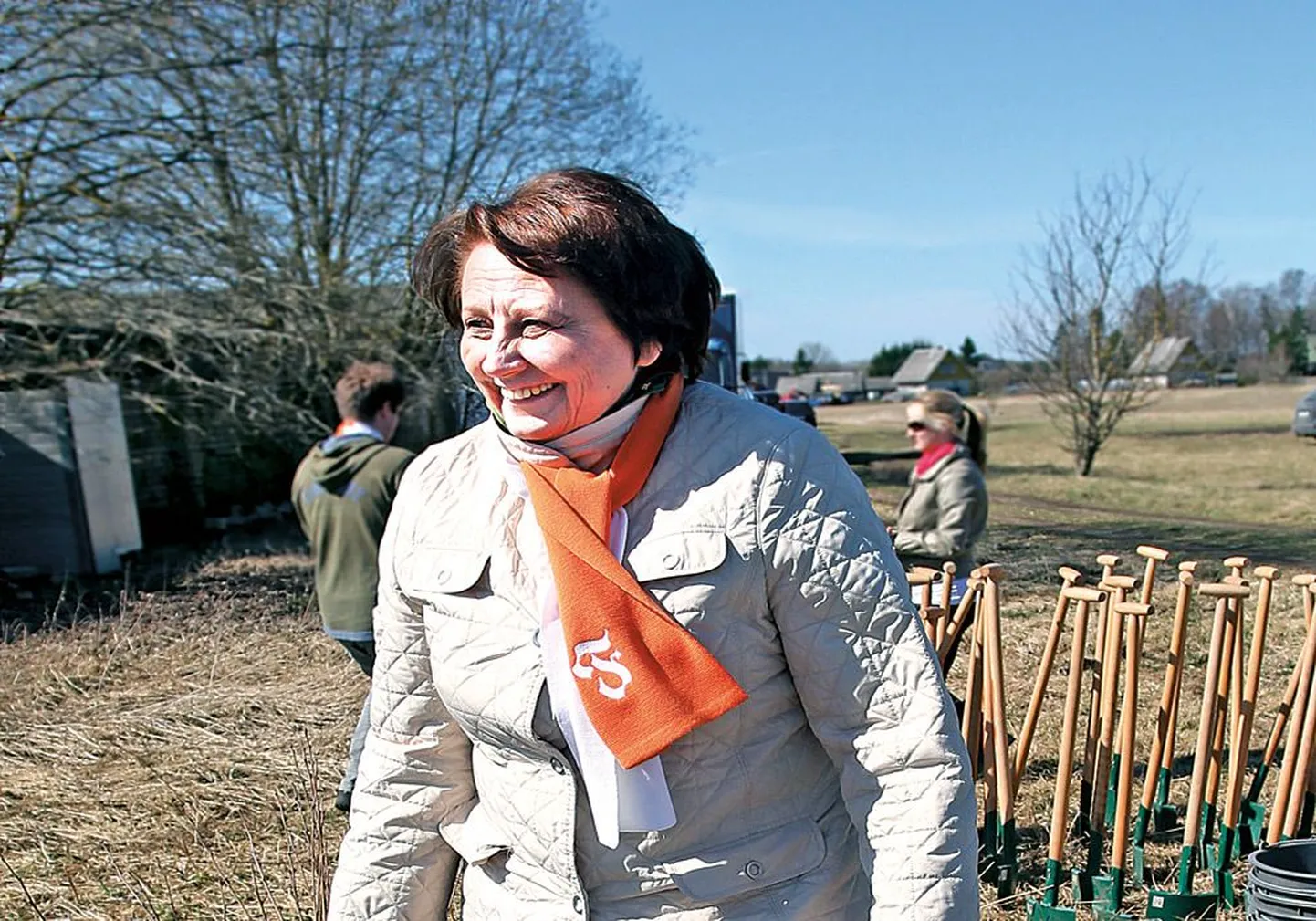 Два года назад Лаймдота Страуюма, будучи министром земледелия, побывала в Эстонии, где в деревне Пихали волости Кохила прошла посадка леса, в которой участвовали представители стран Балтии.