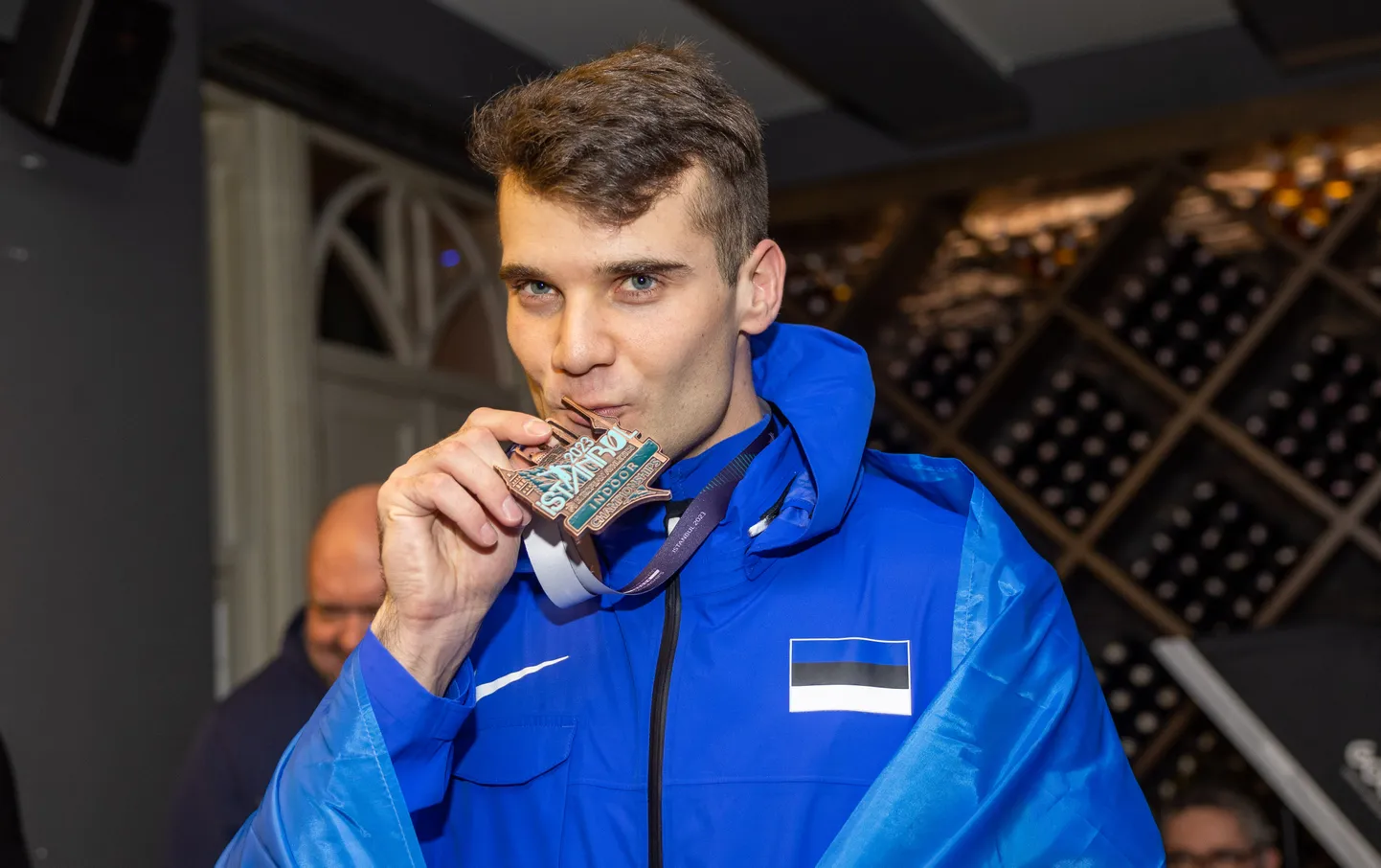 Risto Lillemets suudleb mesimagusat sise-EMi pronksi.