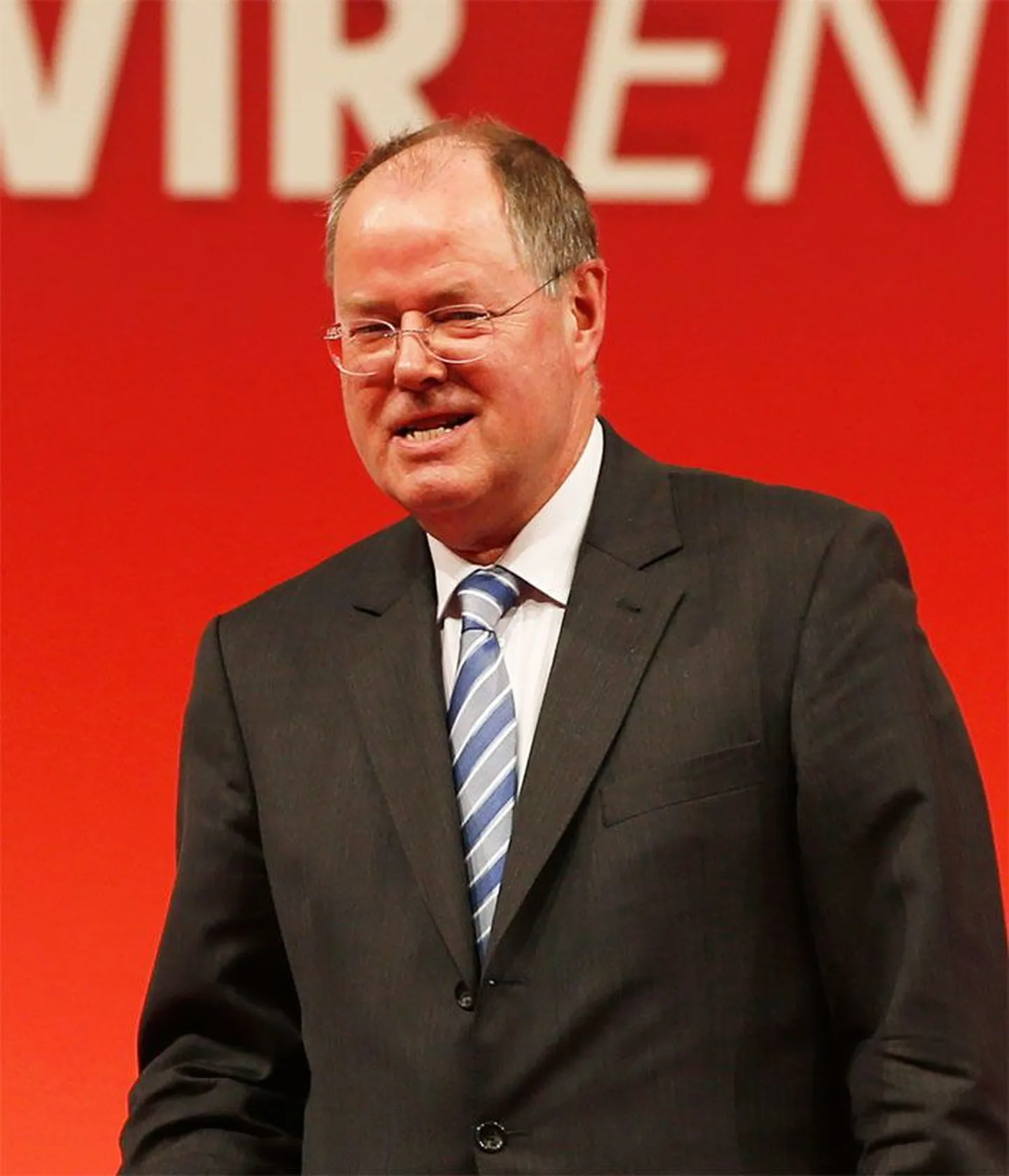 Sotside kantslerikandidaat Peer Steinbrück möödunud kuul Augsburgis SPD kohtumisel pärast kõnepidamist reageerimas.