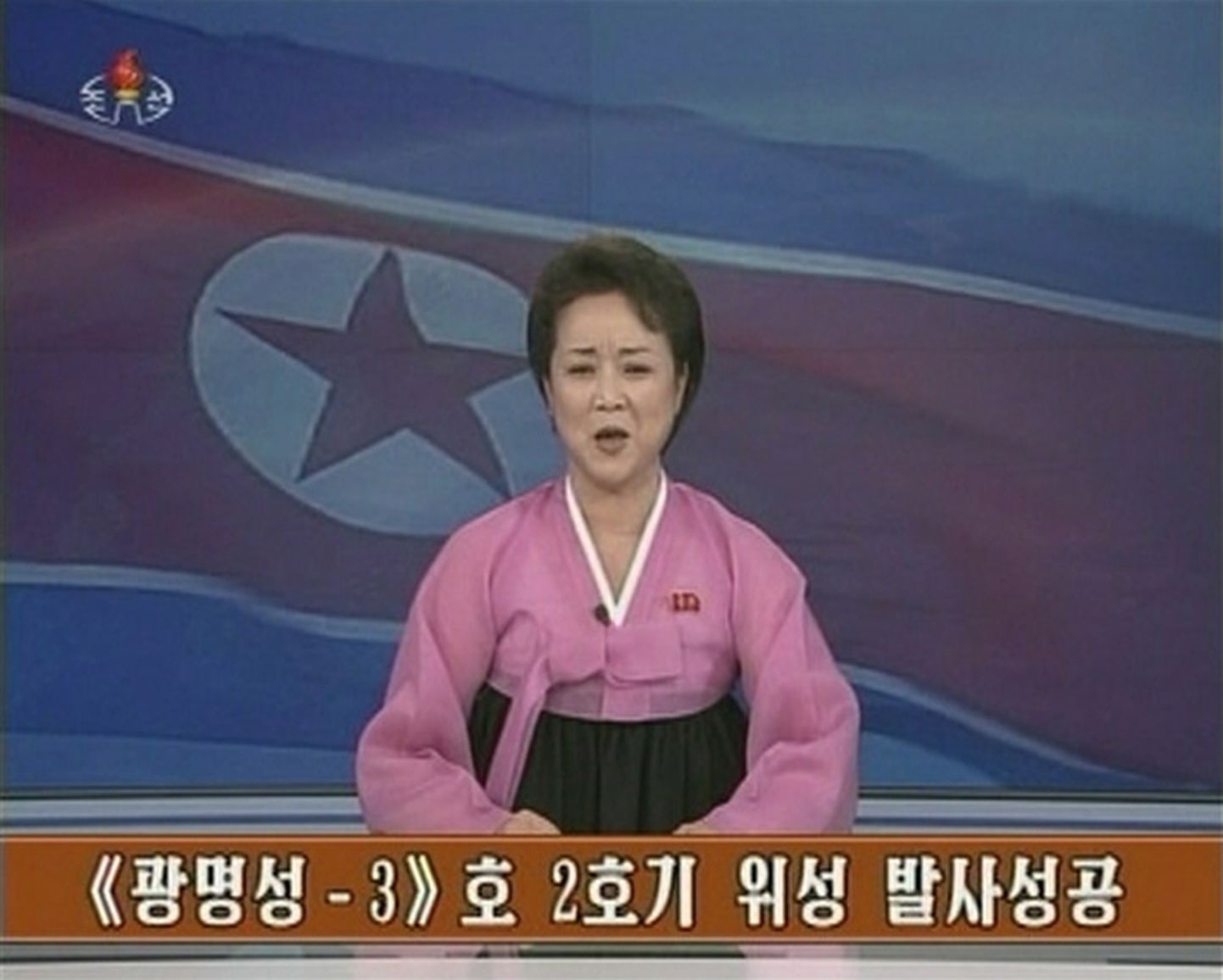 Põhja-Korea telediktor teatab raketikatsetusest.
