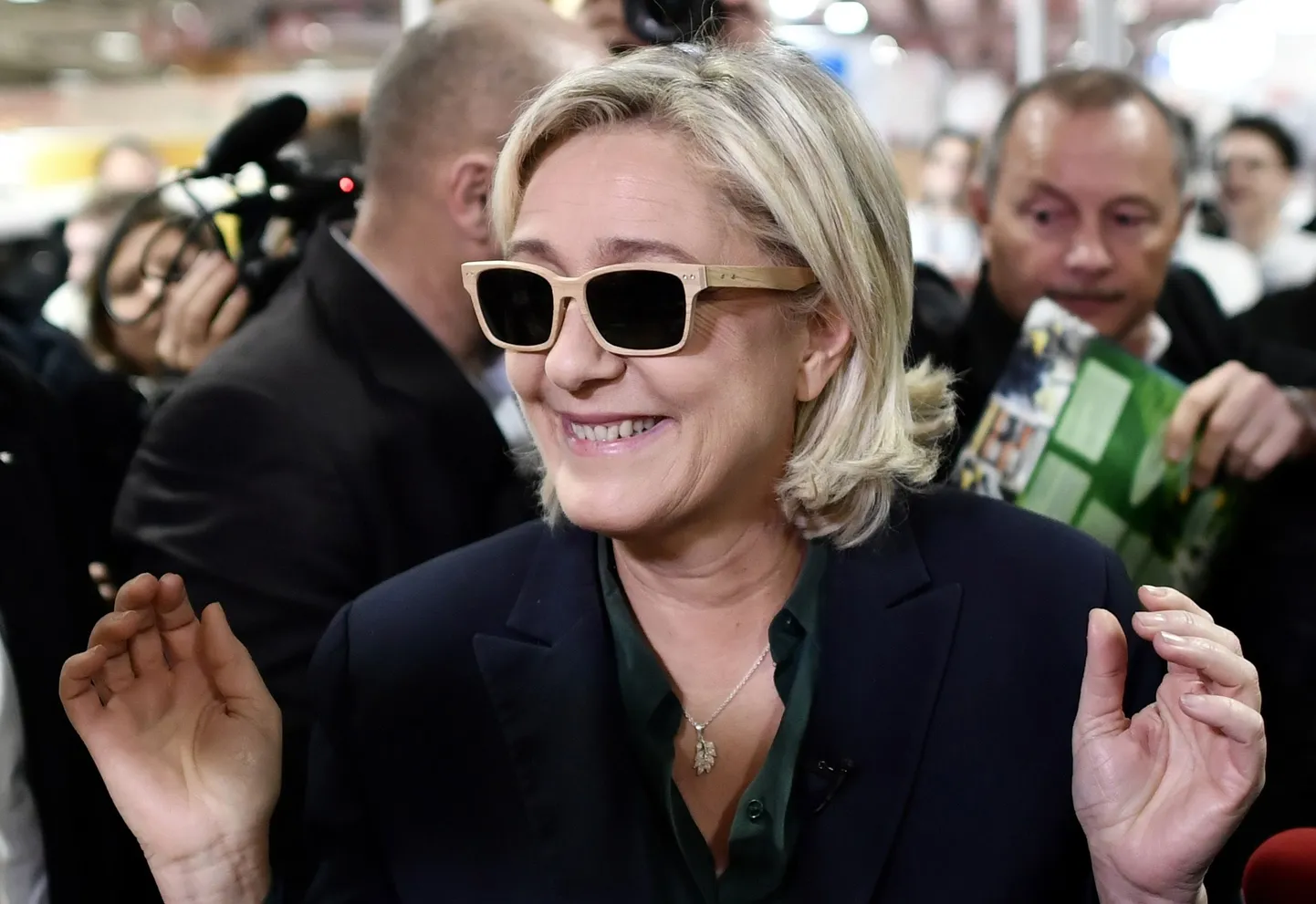 Prantsuse paremäärmuslaste juht Marine Le Pen eelmisel kuul Pariisi messil Toodetud Prantsusmaal, ees Prantsuse toodang.