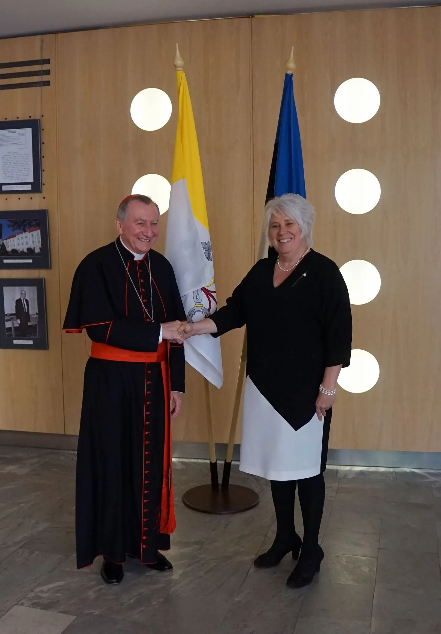 Püha Tooli riigisekretäri Tema Eminents kardinal Pietro Parolin ja välisminister Marina Kaljurand