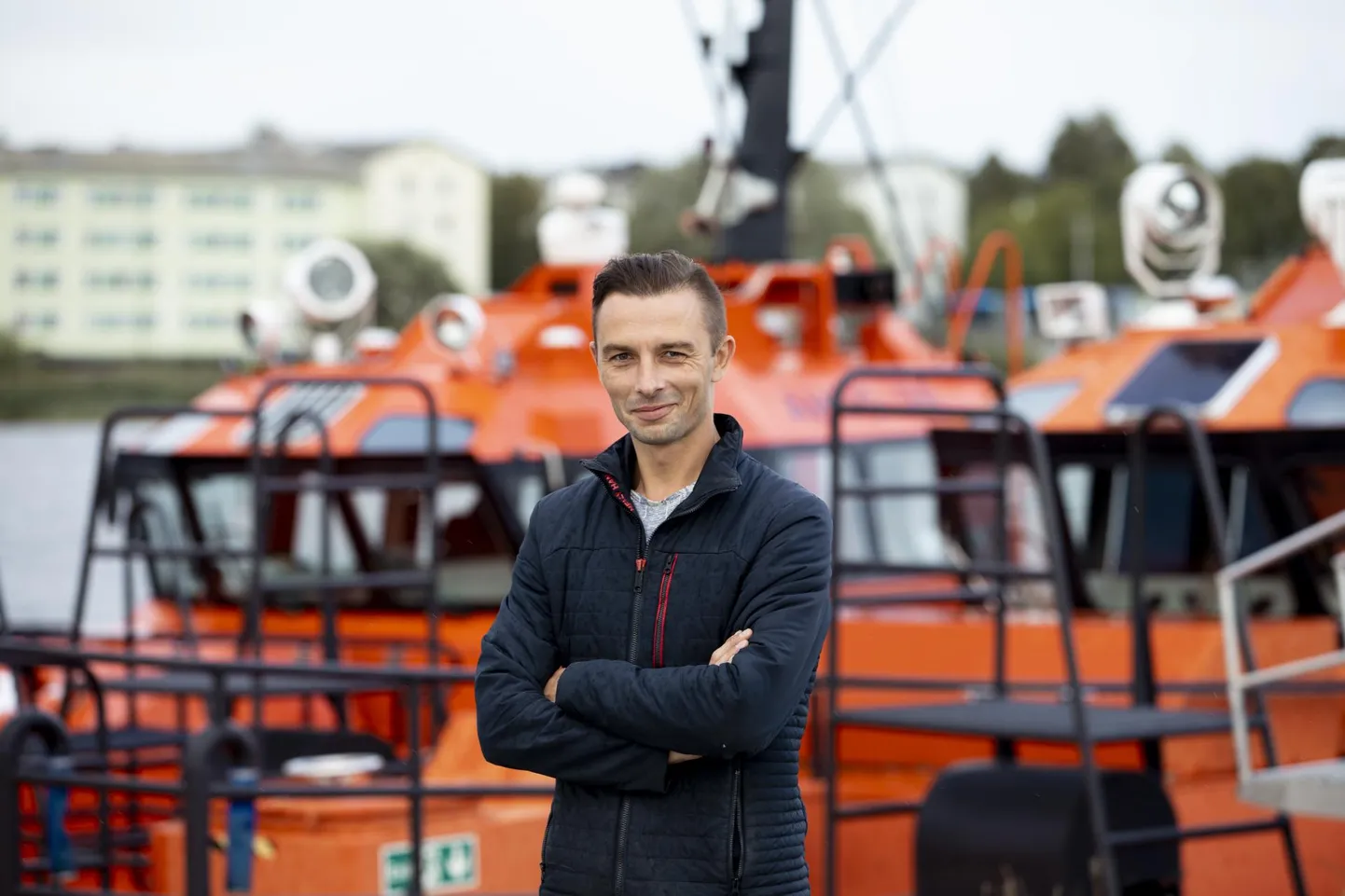 Pärnu lahe merepääste selts kuulis Lootsi 10 arendatavast hoonest ­esimest korda kinnistu naabritelt. ­Vabatahtiku merepäästja Norman Talsoni meelest on huvitav, et isegi Pärnu linnavalitsus ei pidanud nende kaasamist vajalikuks.