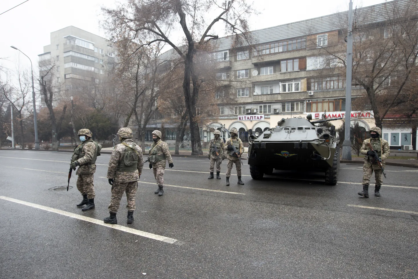Kasahstani sõjaväelased patrullimas Almatõs. Foto on illustratiivne.
