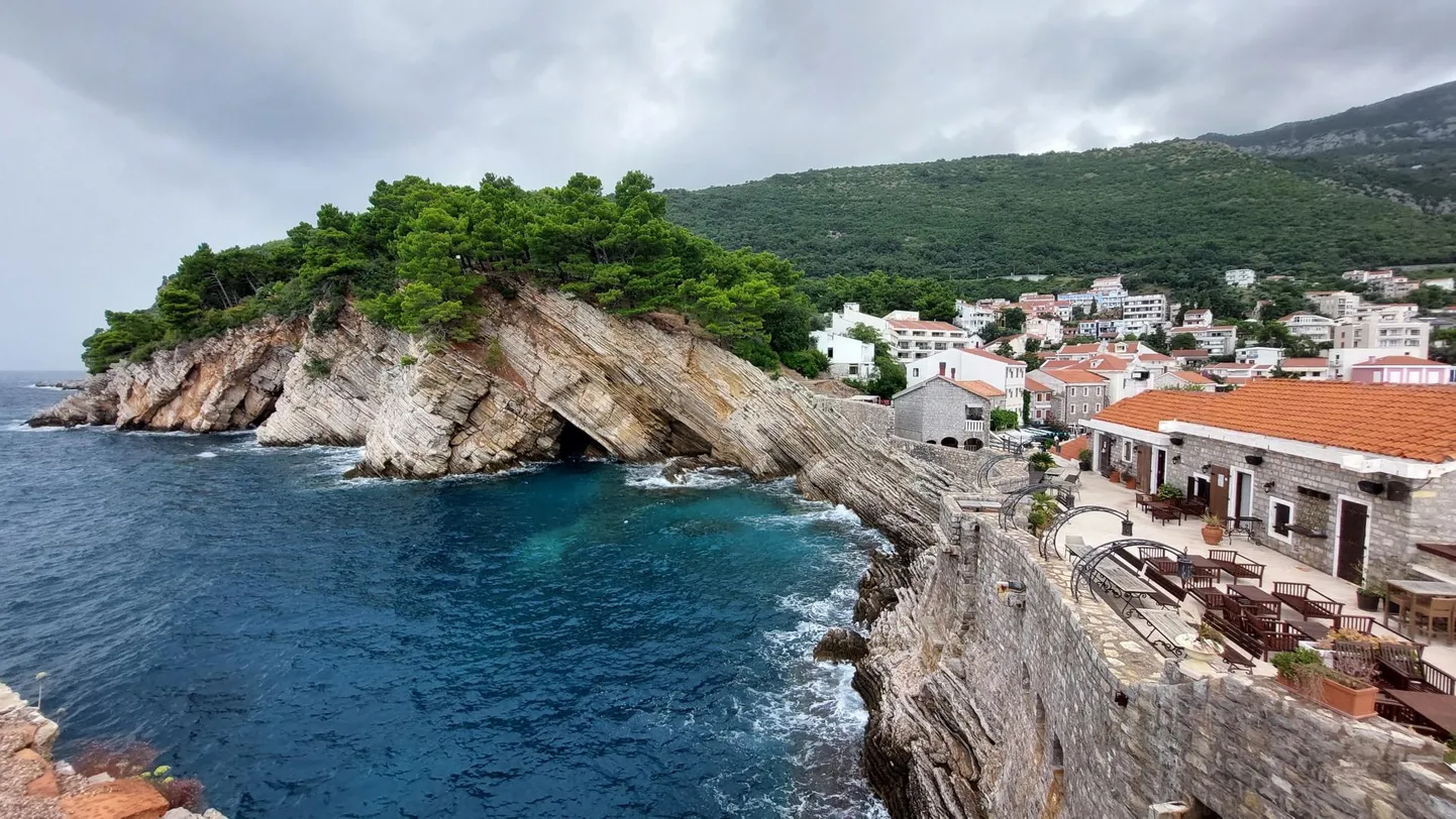 Väike sadamalinn Petrovac.