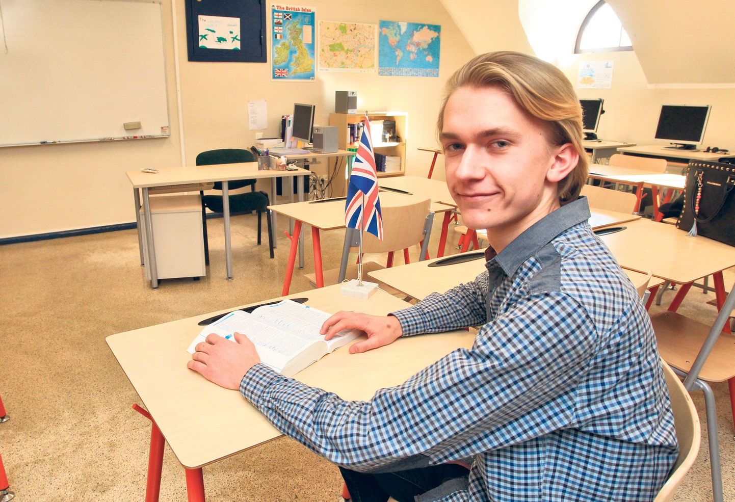 Selles klassiruumis käib Andre-Loit Valli inglise keele tunnis. Esimestel aastatel oli tema õpetaja ta oma ema.