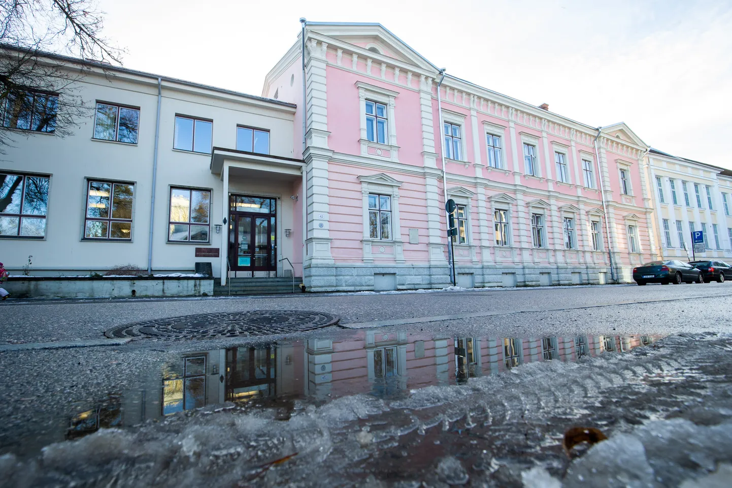 Eesti kirjandusmuuseum asub Tartus Vanemuise tänaval.
