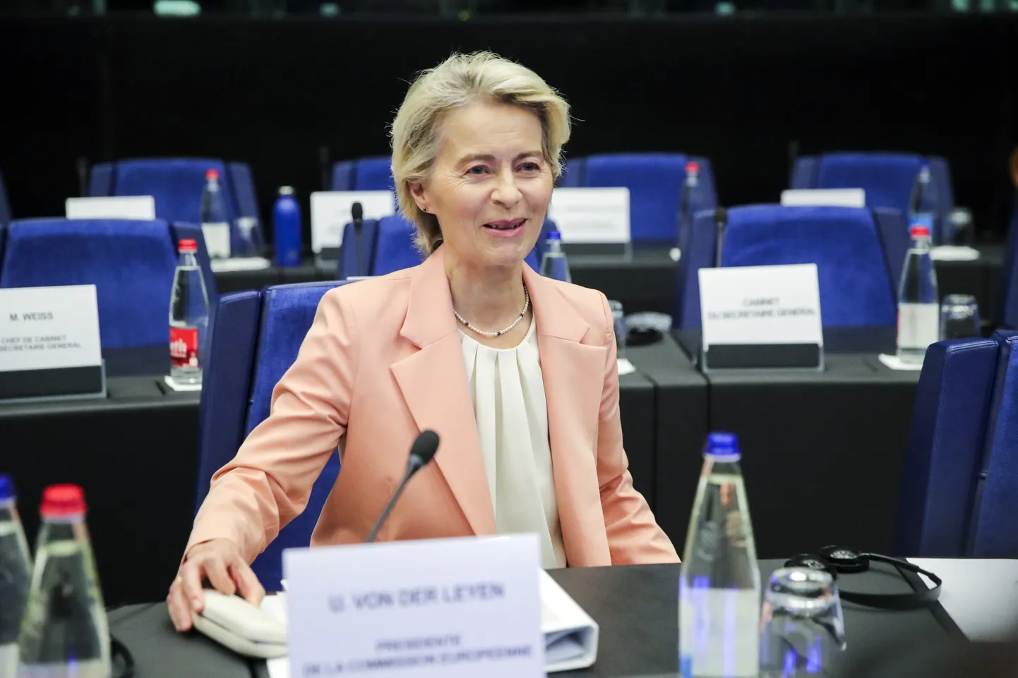 Ursula von der Leyen alustas oma volinikukandidaatide tööjaotuse tutvustamist kohtumisel europarlamendi fraktsioonide juhtidega.