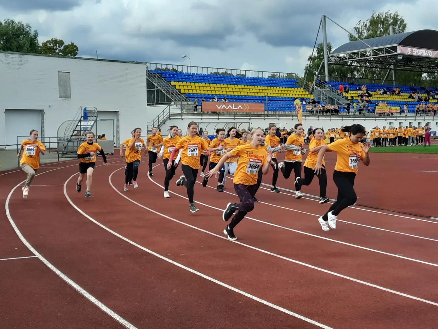 Heategevuslik teatejooks Rakvere staadionil.