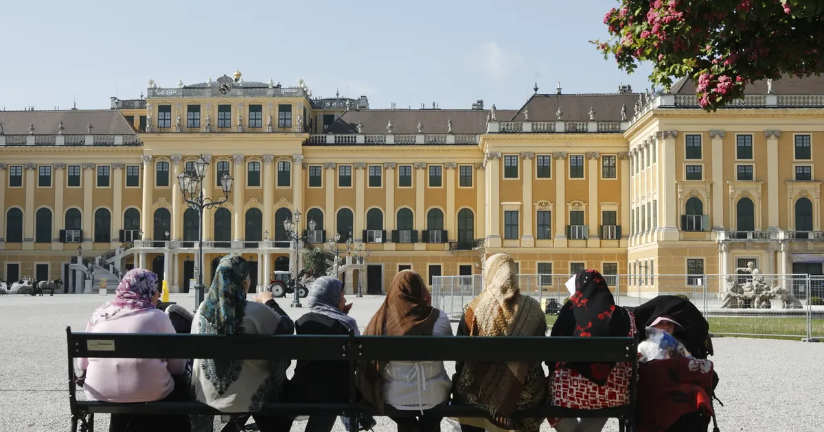 Austria koolides jõustus vastuoluline pearättide kandmise keeld