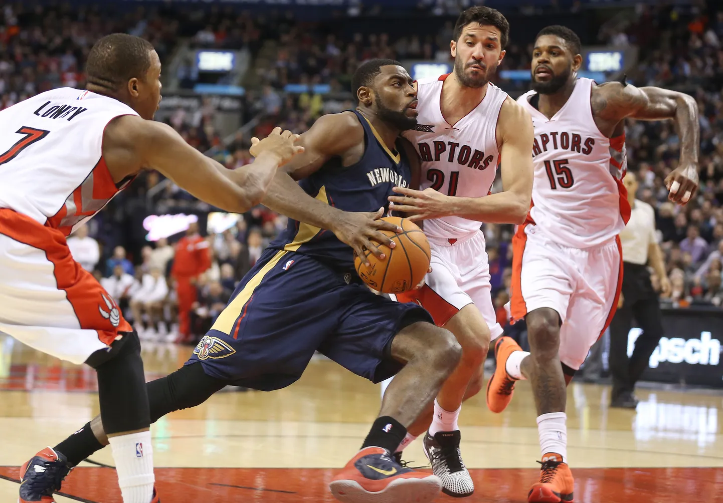 New Orleans Pelicansi ja Toronto Raptorsi mäng.