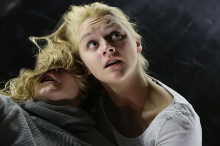 Helena rollis Helena Pruuli, kelle juuste all on peidus Hermia ehk Rea Lest. Foto: