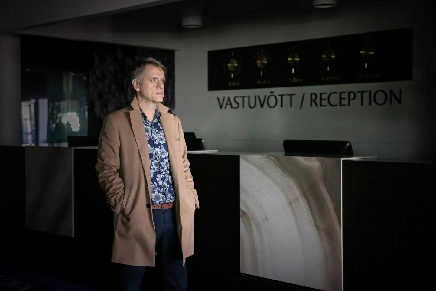 Aqva juht Roman Kusma seisab tühjas hotellis ja veekeskuses, mis on nagu kummitusmaja.