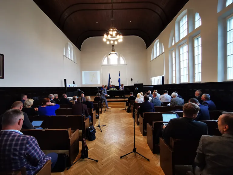 Pärnu Raekojas toimus pärast suvevaheaega esimene linnavolikogu istung.