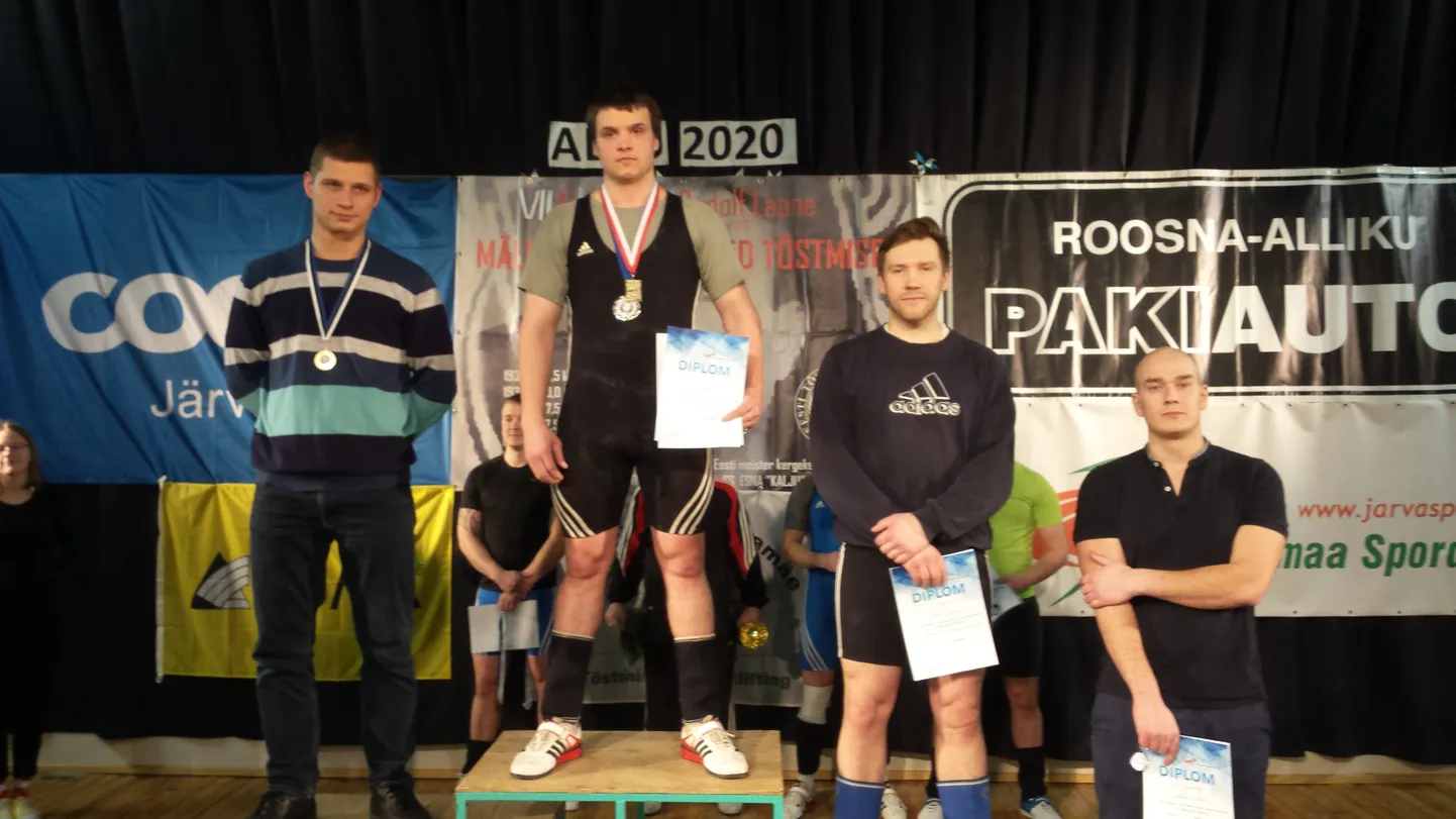 Järvamaa meister kaaluklassis kuni 89kg Teet Karbus. Teine on Darvi Jalast, kolmas Martin Metsma ja neljas Lembit Pent.