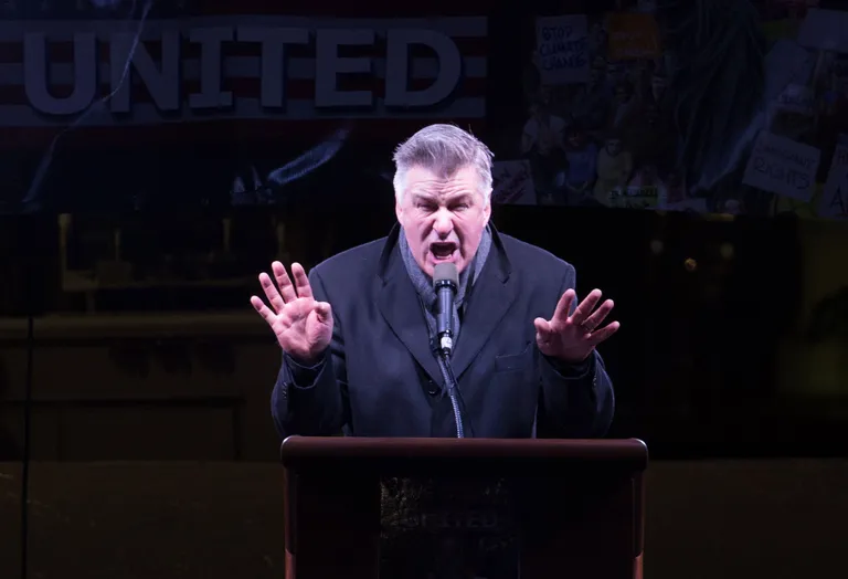 Alec Baldwin Trumpi vastasel protestimiitingul