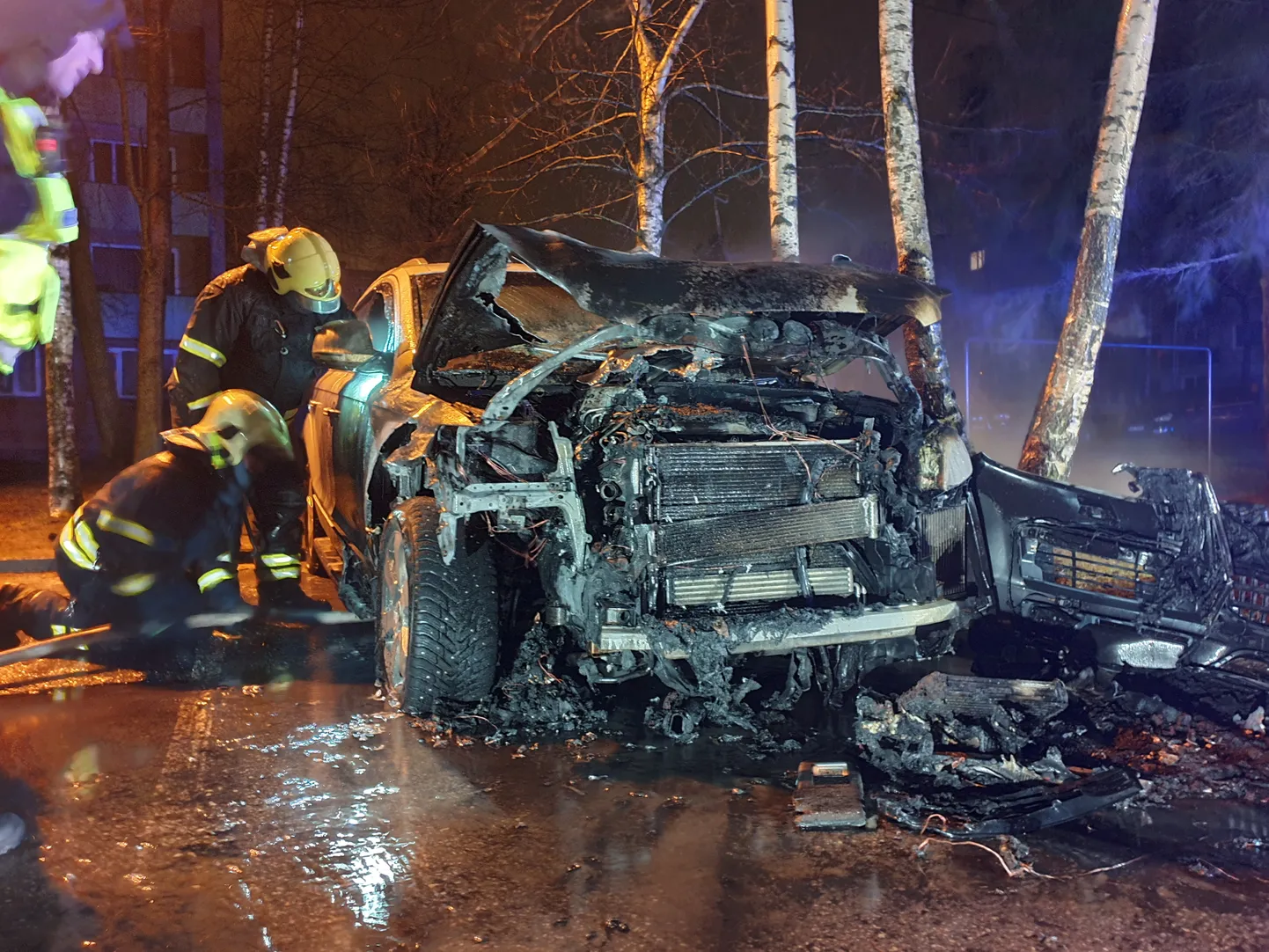 В Тарту загорелся автомобиль Audi.