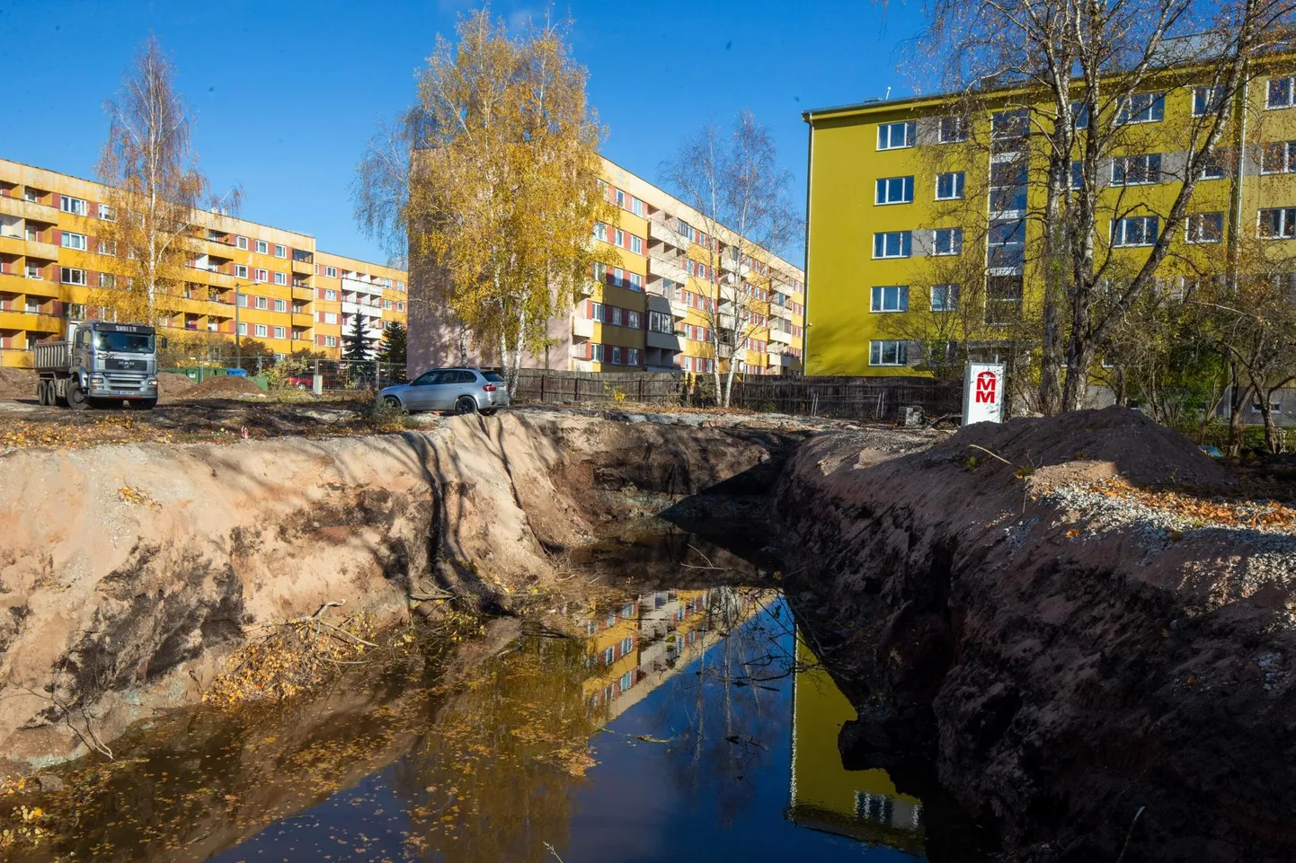 Pikk 40 hoone asemel on praegu auk. Järgmise aasta lõpuks peaks seal olema valminud neljakorruseline majutusasutus.