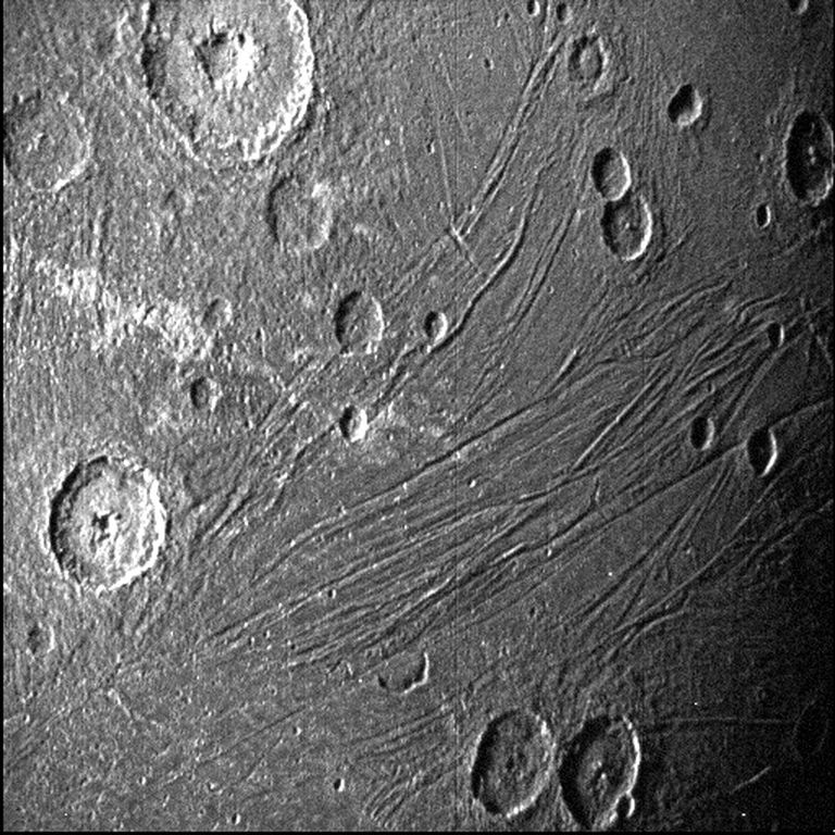 NASA kosmosesondi Juno foto Jupiteri kuust Ganymedesest