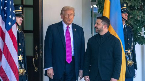 Trampam un Zelenskim bijusi saspringta un neērta diskusija