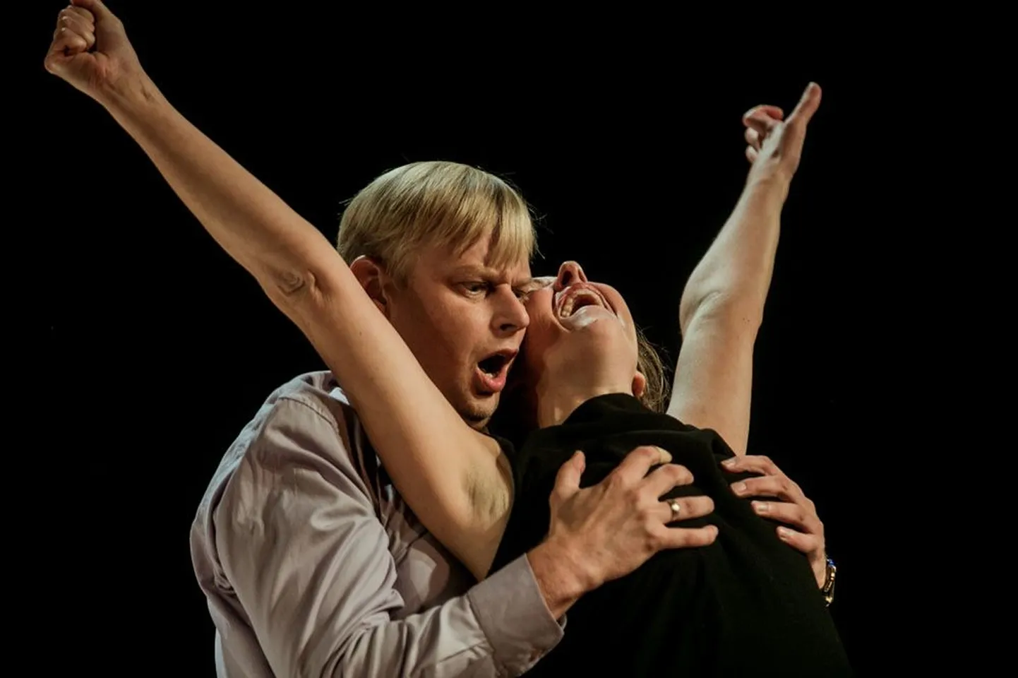 Deemonid võtavad võimust: Tomas (Margus Jaanovits) ja Katarina (Marika Barabanštšikova) aktsioonis.
