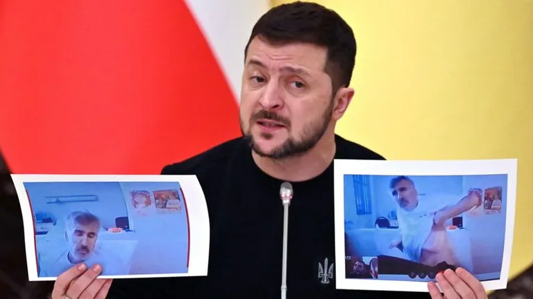 Украинский президент не раз призывал Тбилиси отпустить Саакашвили на лечение в Украину или западные страны и прекратить показательную казнь, за которой, по его словам, стоит Кремль.