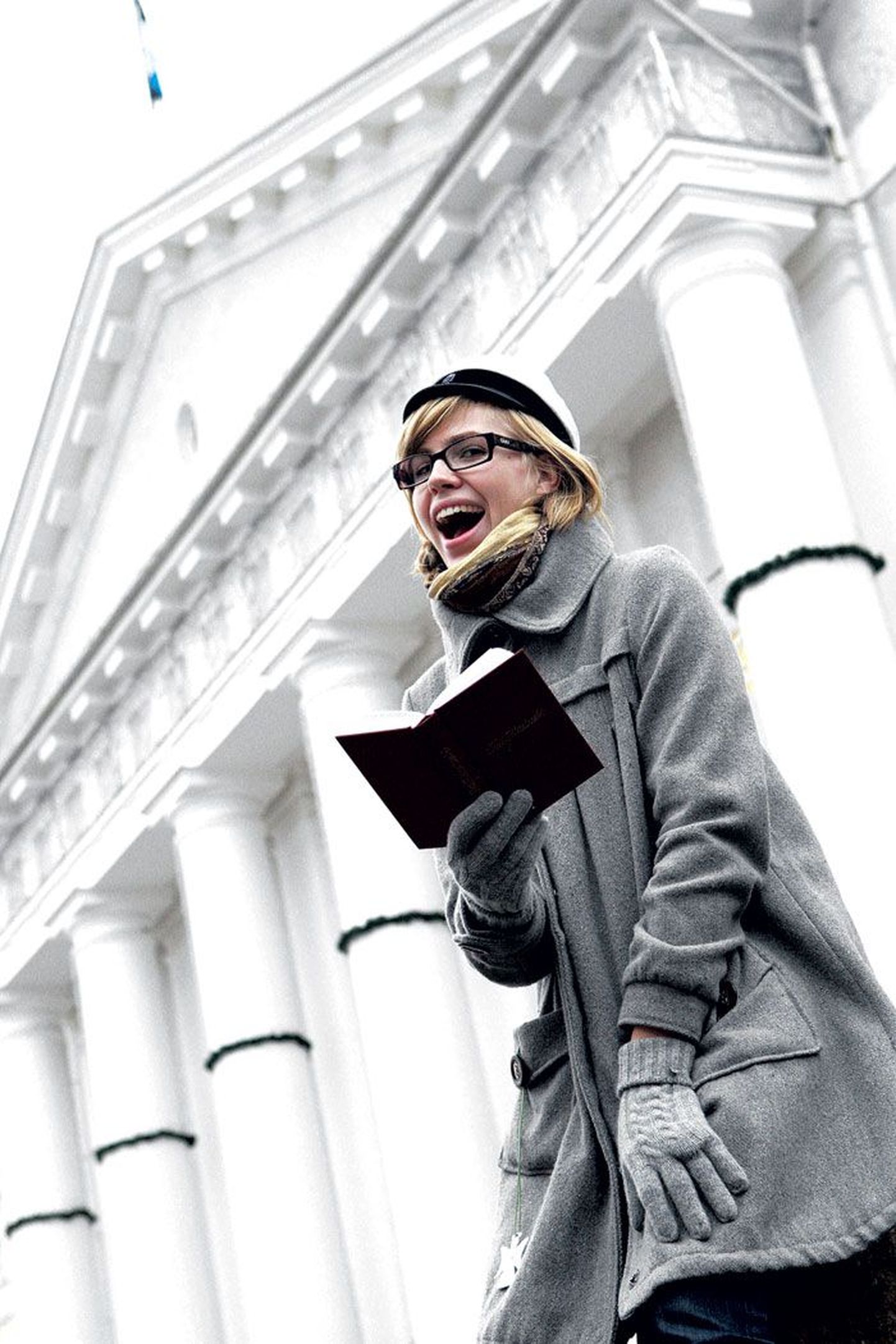 Eile verivärsket üliõpilaslaulikut käes hoidnud Tartu Ülikooli magistrant Maarja Schults leidis, et laulik on oluline kas või ülikoolis laulutraditsiooni alalhoidmiseks.