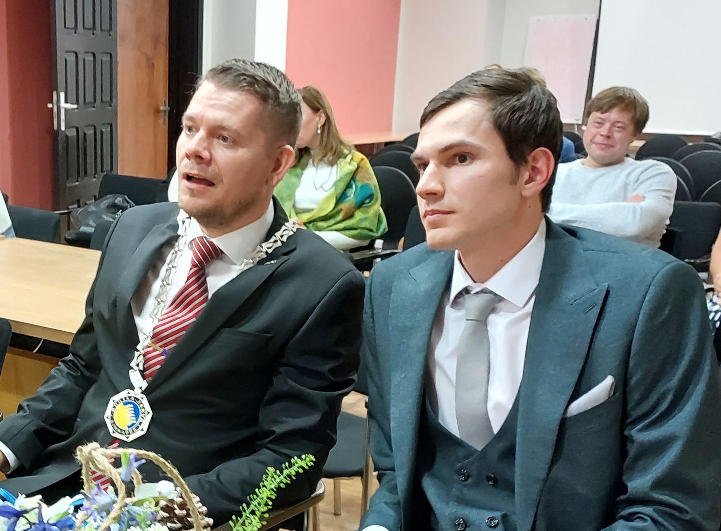 Eesti üks paremaid keskmaajooksjaid Deniss Šalkauskas (paremal) on tänasest abilinnapea Henri Kaselo juhitavas Kohtla-Järve uues linnavalitsuses.