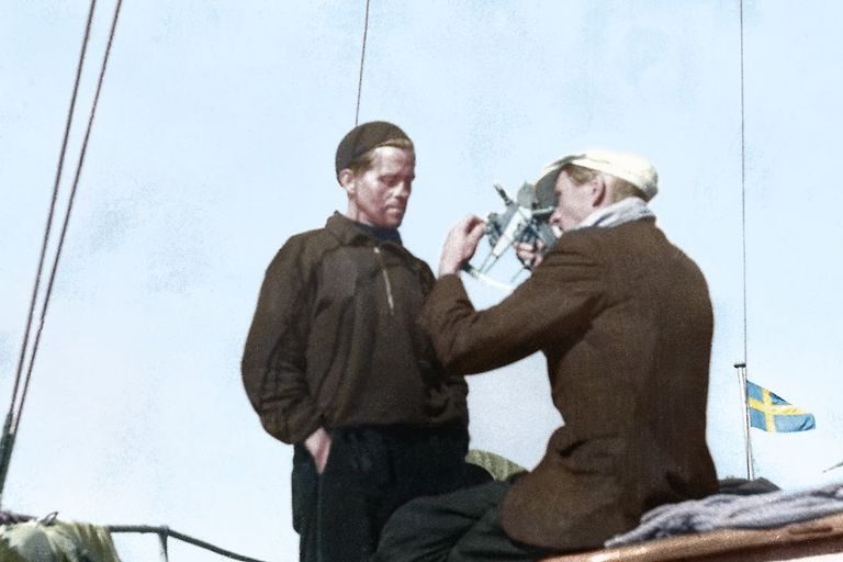Kuna GPSi polnud, määrati asukoht sekstandi abil. Probleemide vältimiseks kasutati Euroopas purjetades Rootsi lippu, mis asub nüüd Käsmu meremuuseumis.