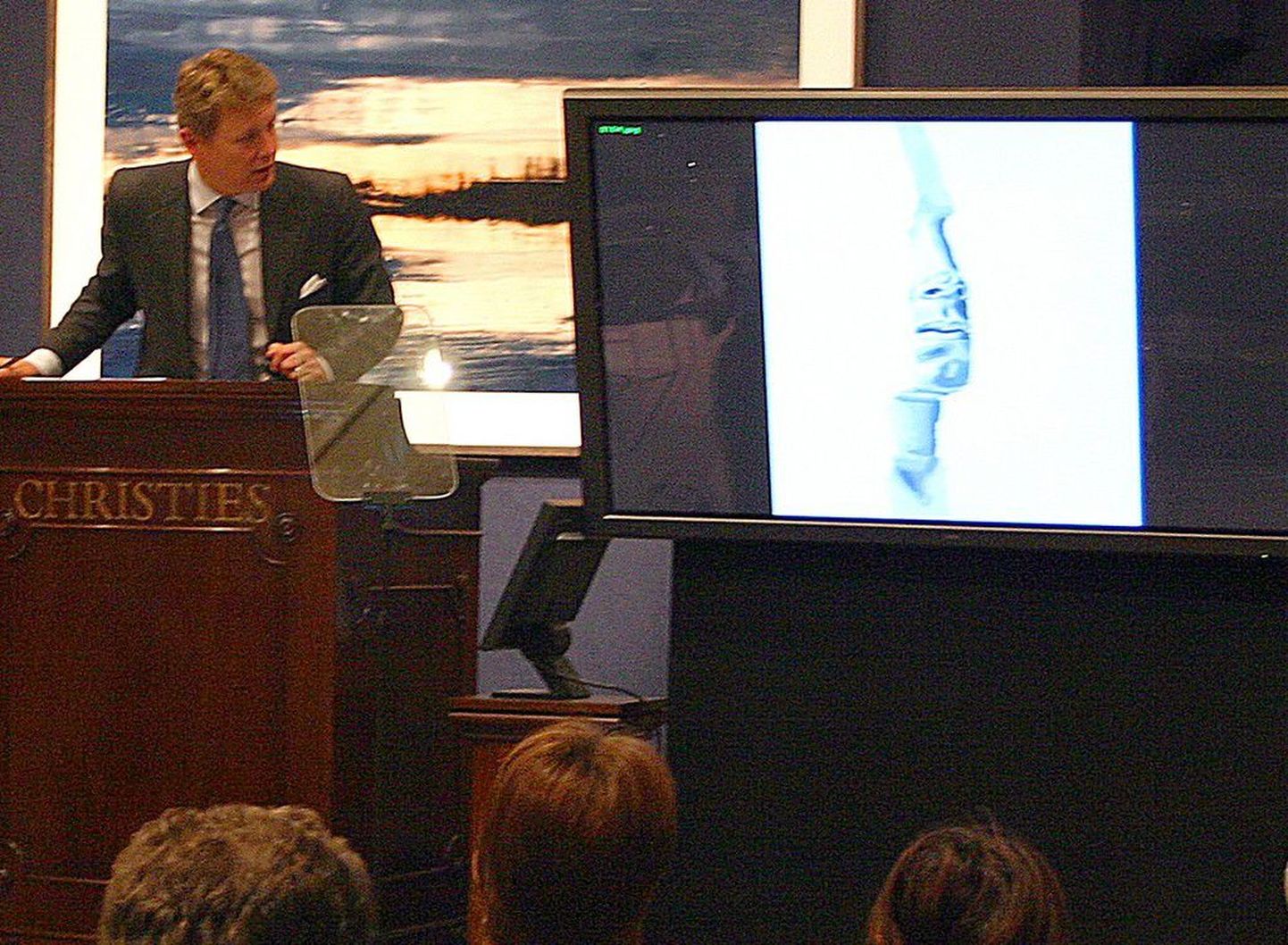 Mainekal Christie oksjonil oli müügis kaks Alice Kase joonistust. Vasakul pildil on näha tema «Fragment näost», müüduks osutus Kase «Fragment käest».