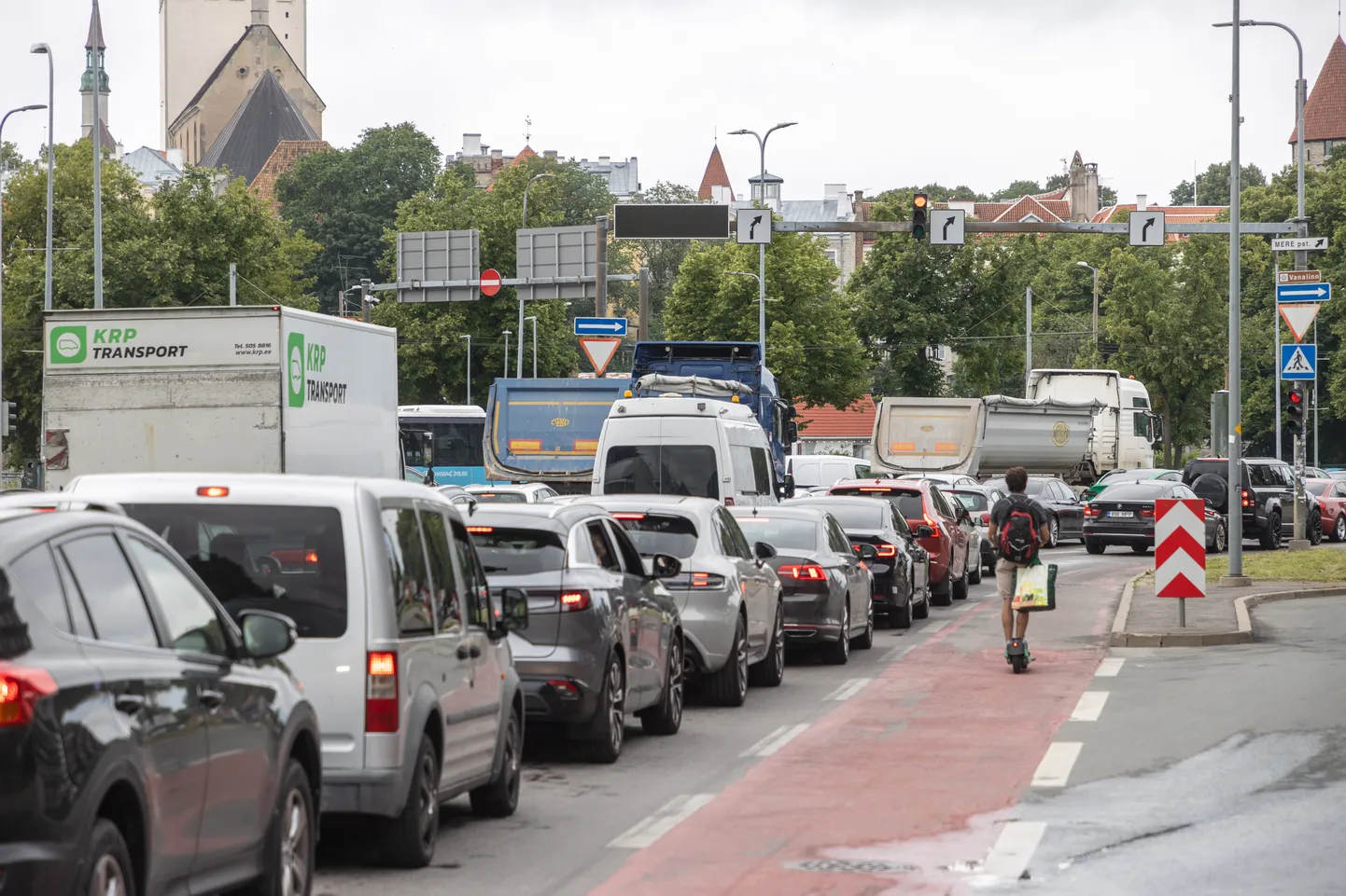 Liiklusummik Tallinnas. Pilt on illustratiivne.